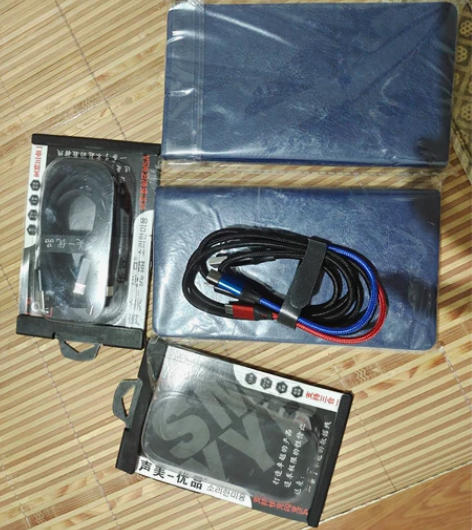 2本记事本+2条数据线20元 感兴趣的话点...