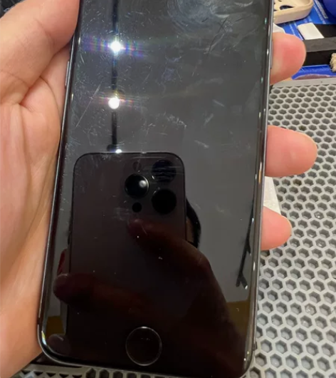 苹果8，64G国行，黑色，电池88，屏幕划...