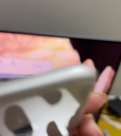 苹果8 日版的 256G 成色9新，仅换过...