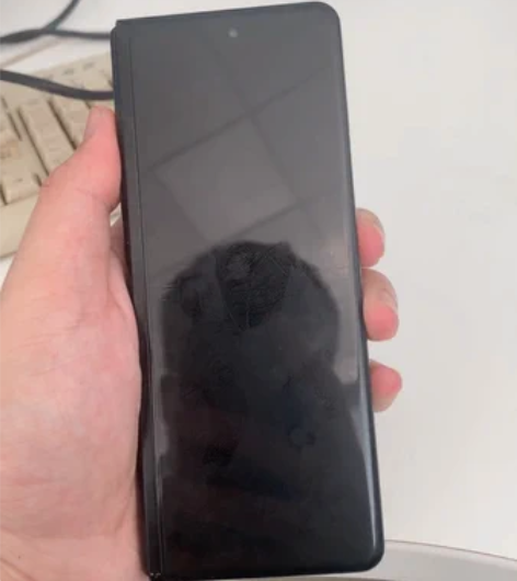 三星Fold3九成新以上，外屏一个小裂痕，...