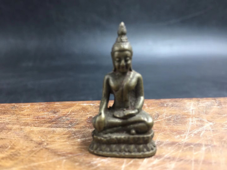 民国时期铜佛像，褒浆好，品相好，铜质好，完整