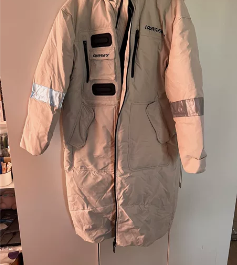 鸭鸭长款羽绒服全新。XL码男士白色。一经售...