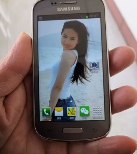 三星手机SCH－1759，灰色机身，双卡电...