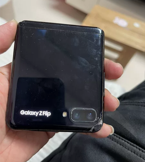 三星F7000翻盖折叠屏手机,屏幕爆了,主...