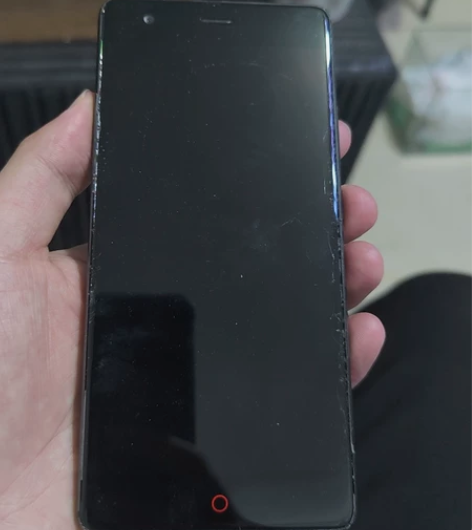 努比亚z17坏手机，开不了机。 感兴趣的话...