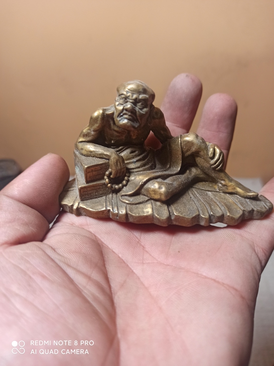 铜佛像。做工精细漂亮。实心。摆件。做镇纸书...