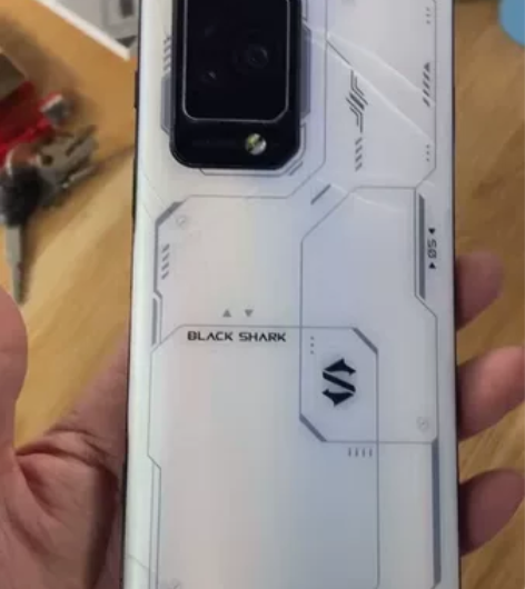 黑鲨5pro 后盖裂 机子全原 8+256...
