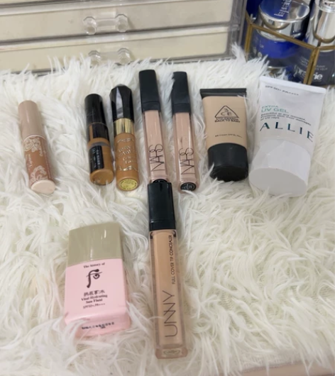 自用化妆品闲置大礼包有遮瑕粉底染眉粉染眉膏...