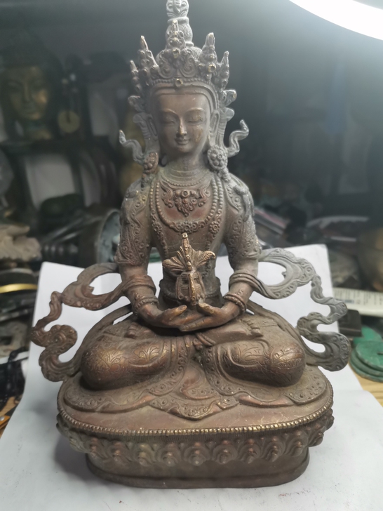西藏老铜佛像，高24公分，周身浮雕工艺精湛...