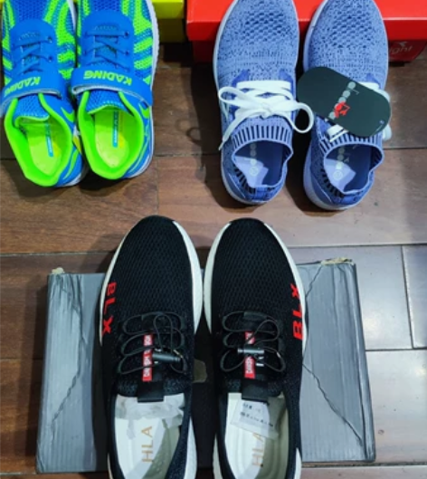 全新运动鞋，吊牌在， 一双40，两双70，...