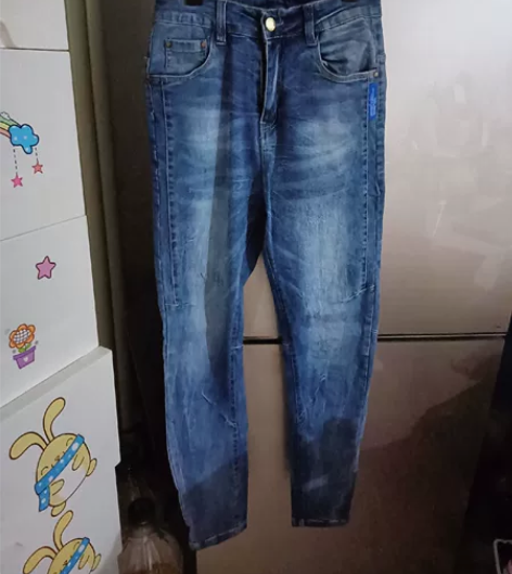 修身牛仔裤，弹性大，腰围可穿至二尺二，适合...