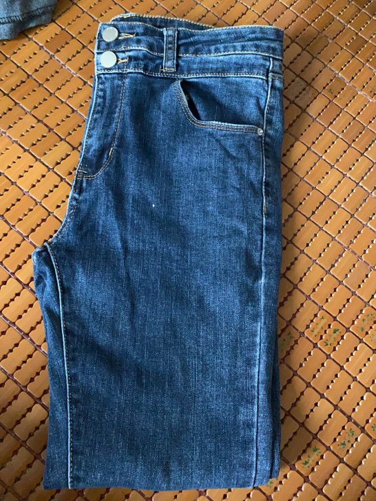 29码女式牛仔裤，小裤脚，怀孕了穿不上。