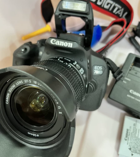 闲置出佳能700D单反相机含镜头配件一套便...