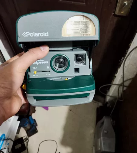 宝丽来相机，原装无拆修，成色如图，无法测试...