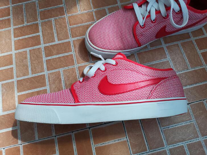 正品nike板鞋9.5成新，42.5码，购...