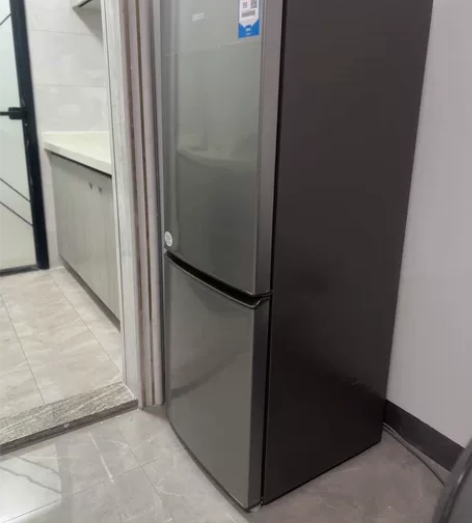 处理海尔智家统帅180L双开两门小型家用宿...