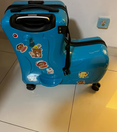 低价出个行李箱，100块钱，几乎全新，用过...