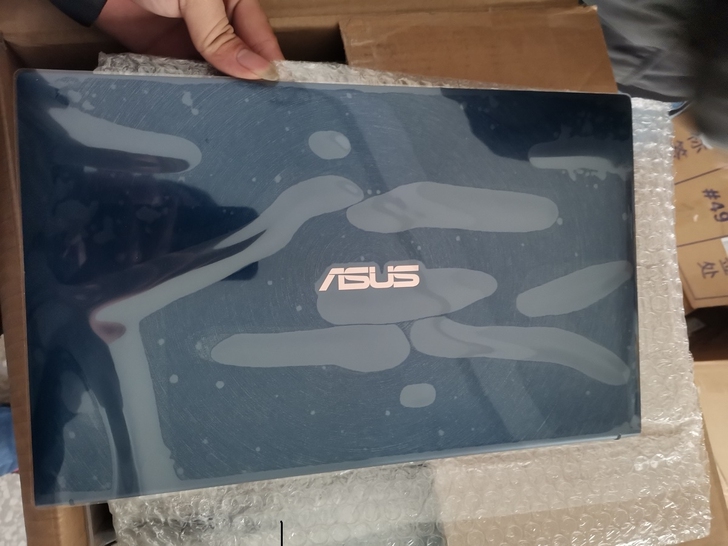 新款华硕 ZenBook 15 UX533...