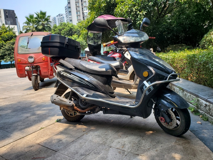 燃油踏板车7千公里 双碟刹 车况好 成色...