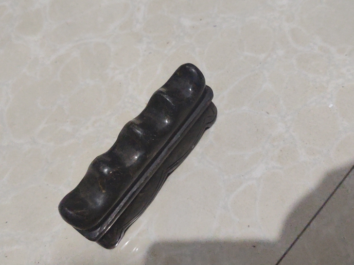 书法笔架，石头雕刻的。
