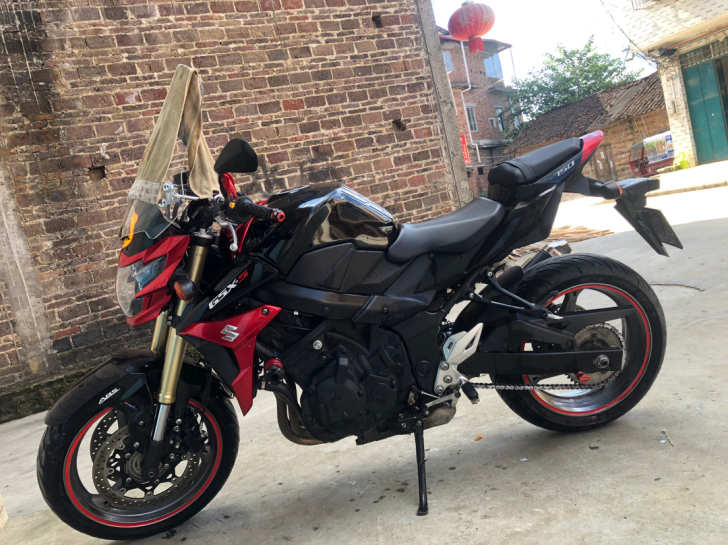 铃木gsx750 用得少了吃灰多 手续齐...