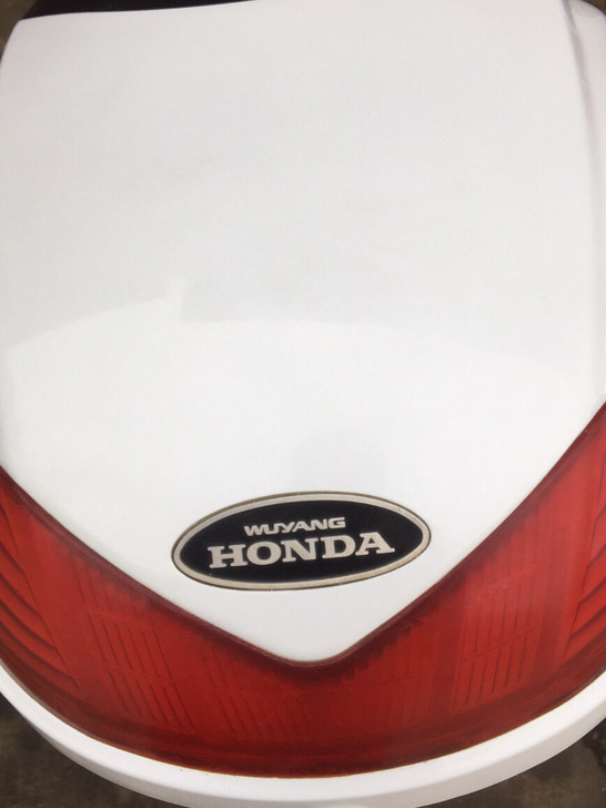 求购五羊摩托车尾箱白色这样的,