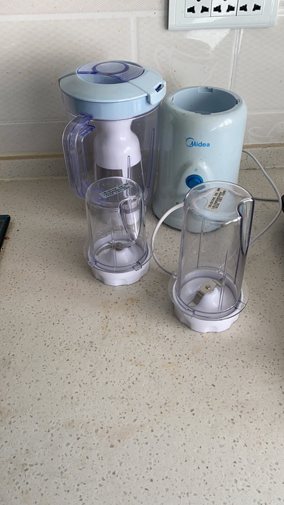 搬家处理:美的榨汁机,搅拌机,只用过1次,...