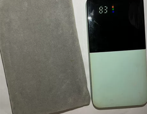 充电宝一万毫安的 以前男朋友送的 很少用 ...