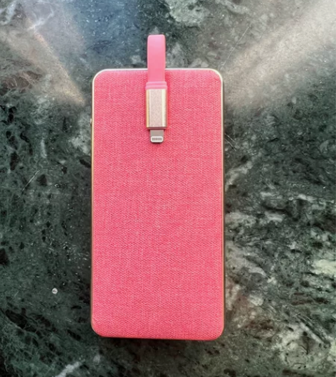 红粉色充电宝，温馨大气，全新未用。 感兴趣...