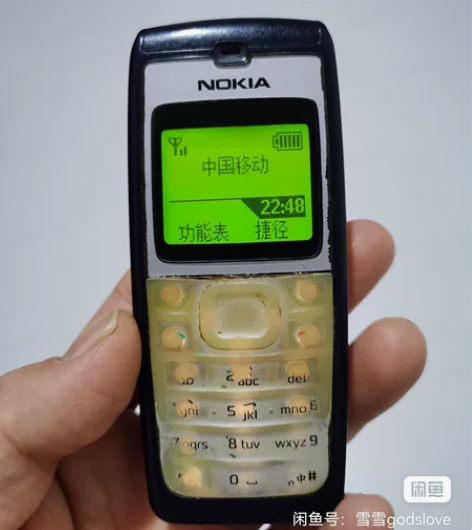 诺基亚经典1112，带原装充电器。除了新换...