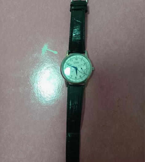 西铁城光动能手表,精致小蓝针。七成新。包装...