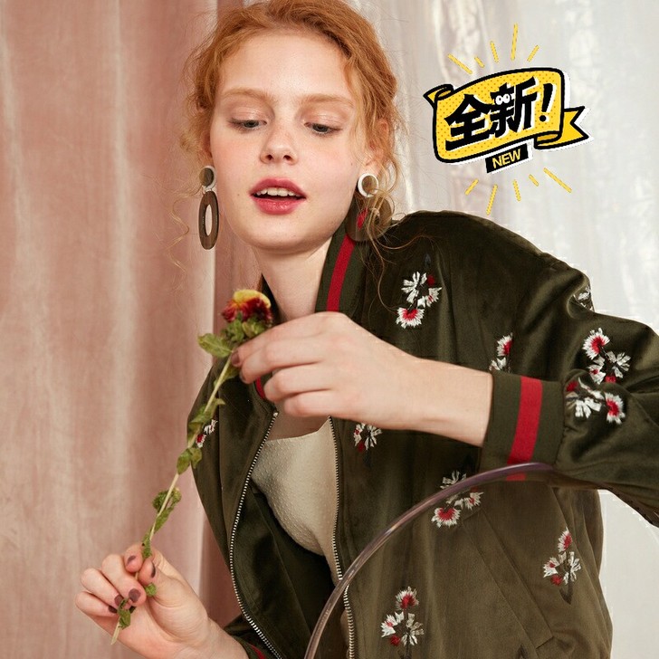 购买于商场，全新文墨薄丝绒棒球外套，L号，...