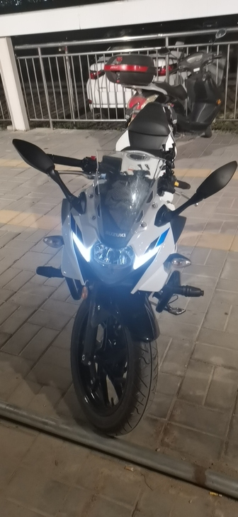 个人私护铃木GSX白色2020年10月上牌...