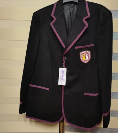 山水北外附校服西服175 全新 感兴趣的话...
