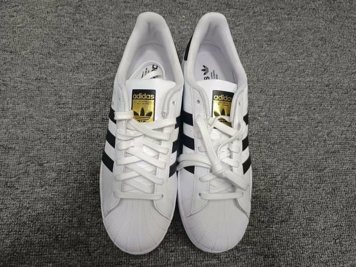 adidas贝壳鞋，三叶草系列  运动休闲...
