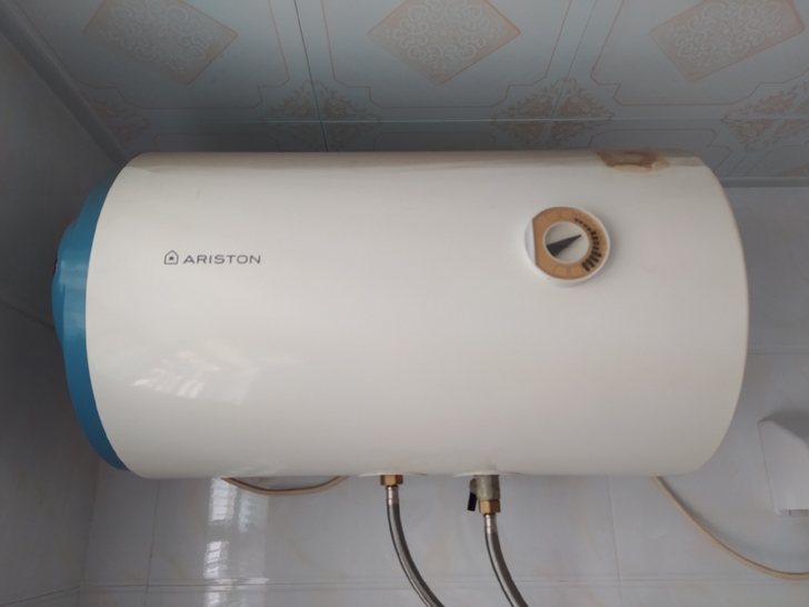 国际名牌阿里斯顿热水器40L,因搬家不方便...