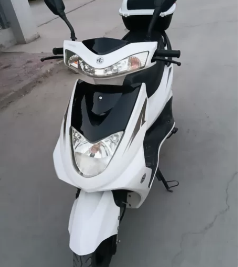 迅龙牌摩托车因家中有事需转让有缘人 感兴趣...