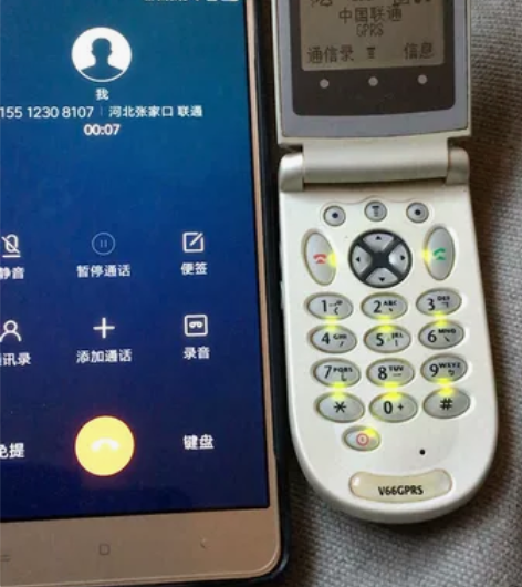 摩托罗拉Ⅴ66一台,成色不错如图,功能正常...