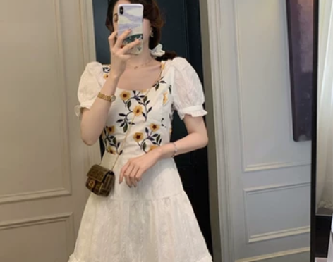 ?法式复古方领泡泡袖连衣裙女夏2021新款...