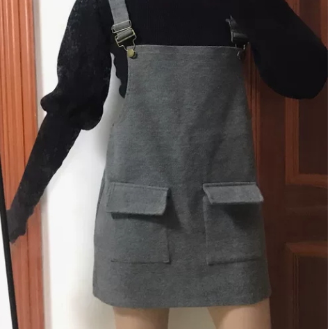 出闲置 实体店入 毛呢灰色背带裙 搭配黑色...