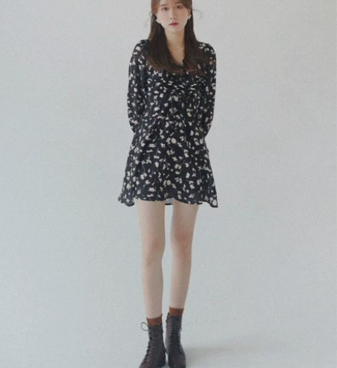 瞌睡兔印花连衣裙2020新款秋显瘦抽绳气质...