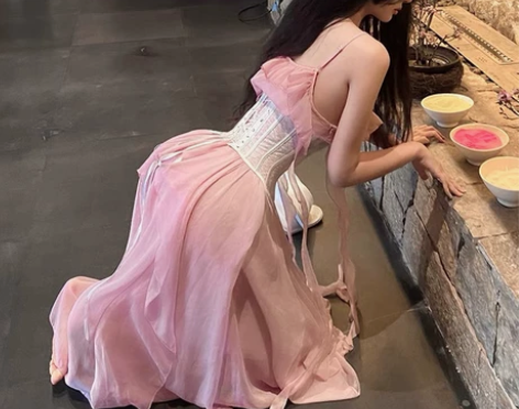 2020夏季新款潮流时尚宽松显瘦性感气质粉...