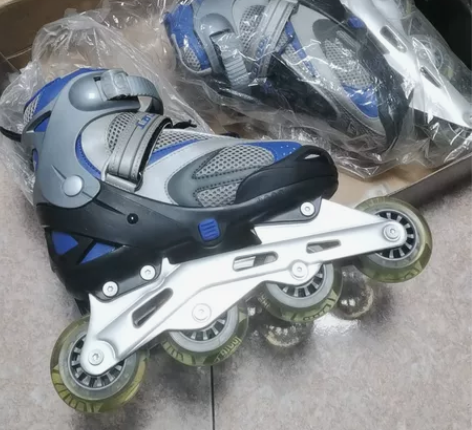 99新软面旱冰鞋可调大小（40-44码） ...