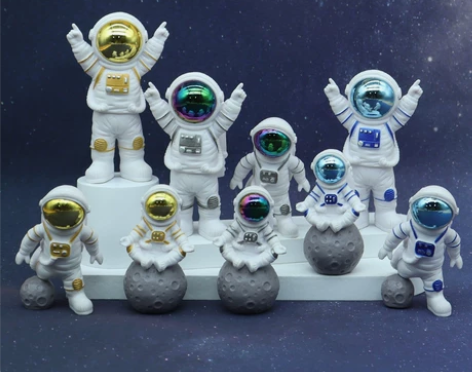 店不开了，还剩20多套小宇航员摆件小太空人...