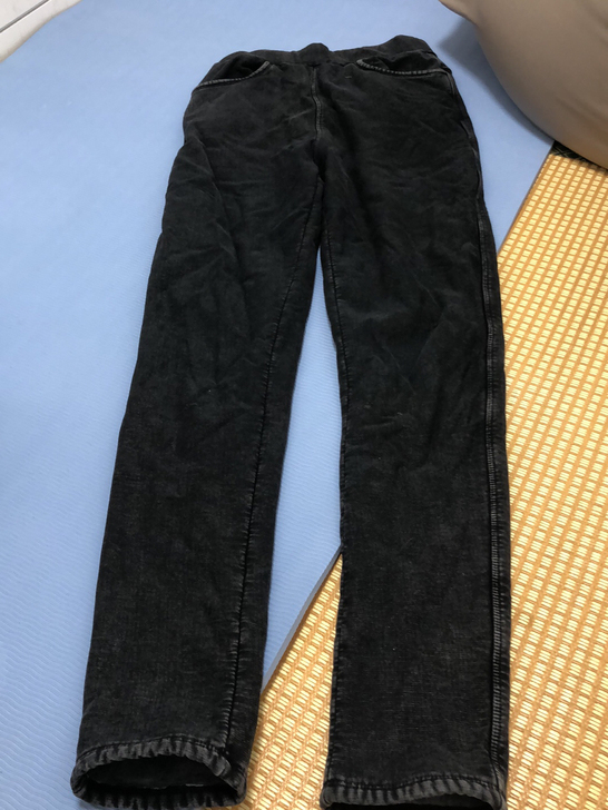 松紧腰黑灰加绒裤 适合28码左右 不退不换...
