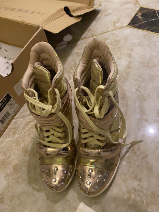 boutique9金色内增高鞋us6.5码