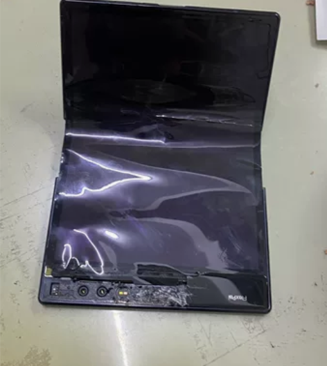 柔宇折叠屏手机，坐坏了，拆配件用 感兴趣的...