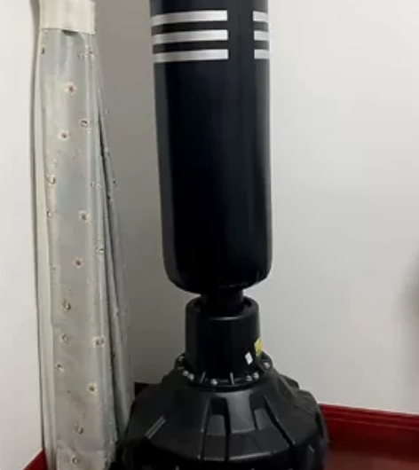 一个拳击棒，一个蹦蹦床送拳击棒手套 拳击棒...