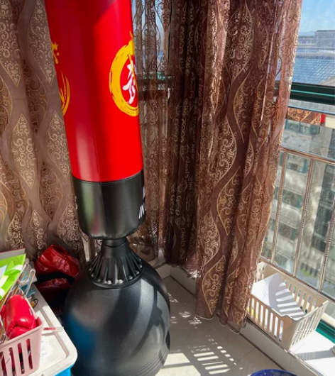 拳击沙袋1米7，不倒翁送手套。买来没用过几...