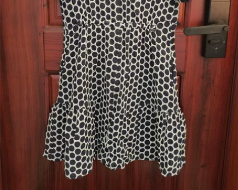 永旺购入连衣裙，腰部可伸缩，下部蓬蓬 m码...